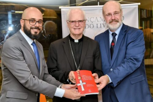 Dom Odilo: ‘Espero que o livro seja uma contribuição útil à Igreja e um testemunho sobre a vida de padre’ - Jornal O São Paulo