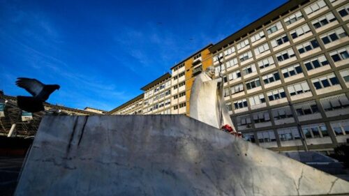 Saúde do Papa continua a ter boa evolução, mas não há previsão de alta - Jornal O São Paulo