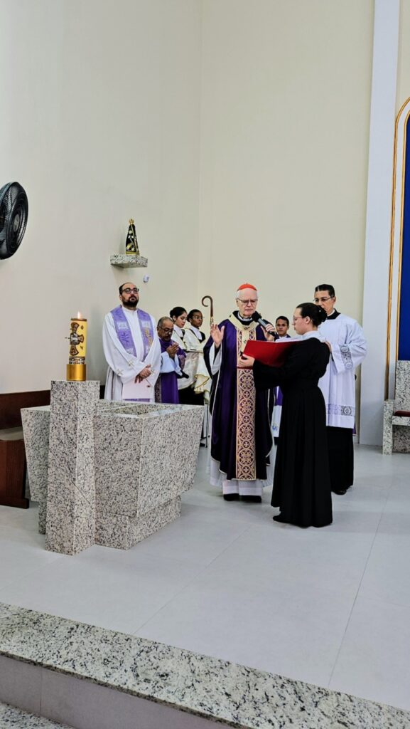 Cardeal Scherer abençoa o altar da Paróquia Jesus Ressuscitado - Jornal O São Paulo
