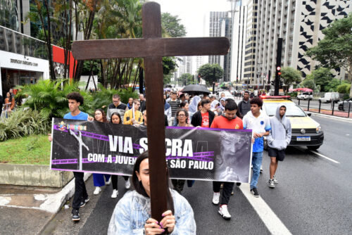 Arquidiocese organiza retiro e via-sacra para a juventude - Jornal O São Paulo