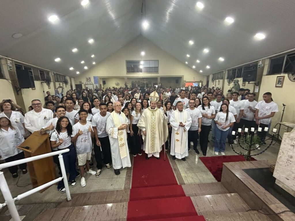 No Belém, Dom Cícero preside Crisma e Padre Julio festeja 40 anos de sacerdócio - Jornal O São Paulo