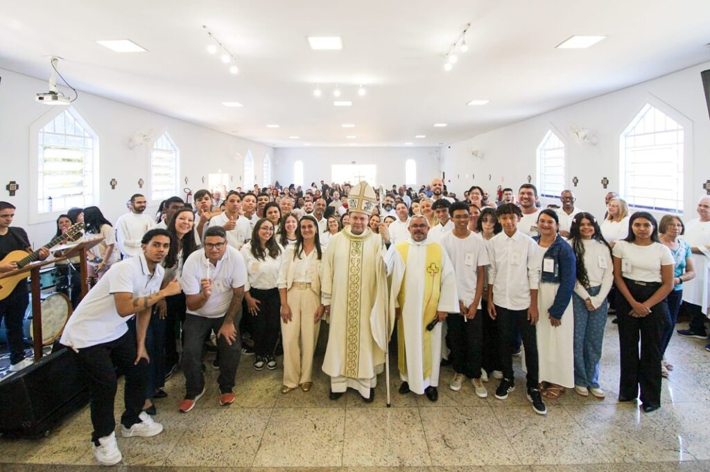 No Belém, Dom Cícero preside Crisma e Padre Julio festeja 40 anos de sacerdócio - Jornal O São Paulo