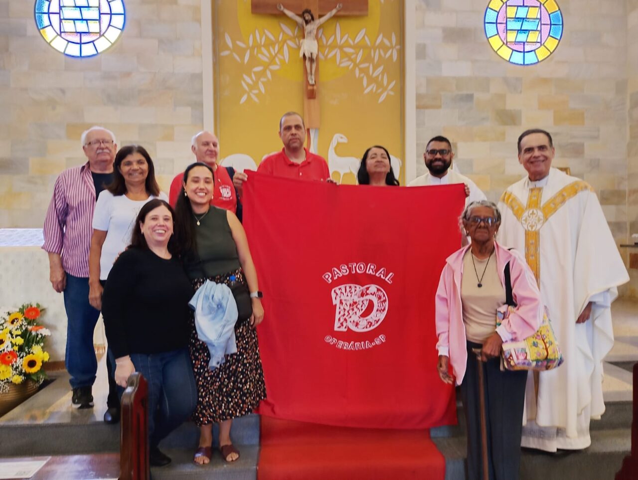 Fiéis rendem graças pelos trabalhadores e o dom da vida de padres - Jornal O São Paulo