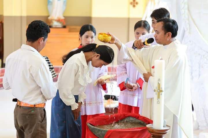 Malásia: mais de 2 mil jovens e adultos recebem o batismo na Vigília Pascal - Jornal O São Paulo