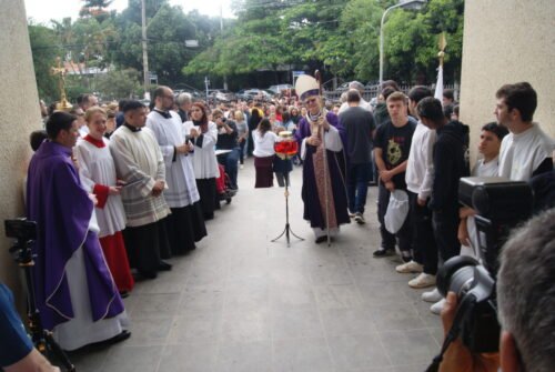 ‘Sejam sinal de esperança’, exorta Dom Odilo a jovens peregrinos na Região Lapa - Jornal O São Paulo