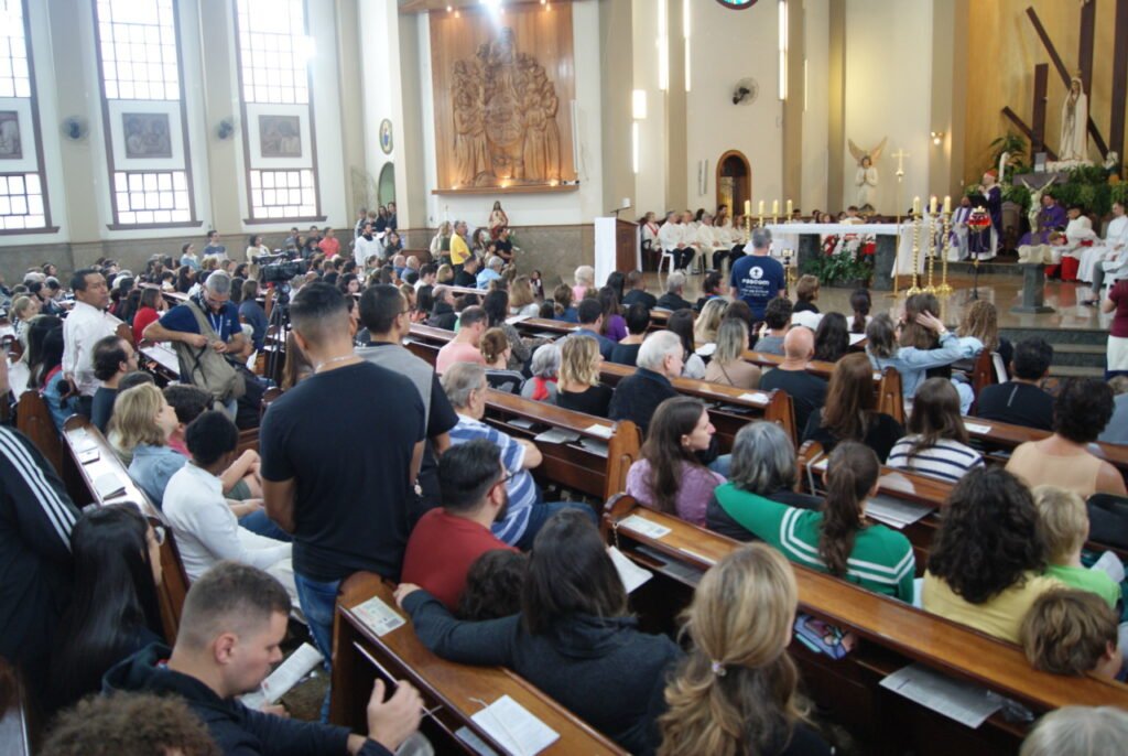 ‘Sejam sinal de esperança’, exorta Dom Odilo a jovens peregrinos na Região Lapa - Jornal O São Paulo