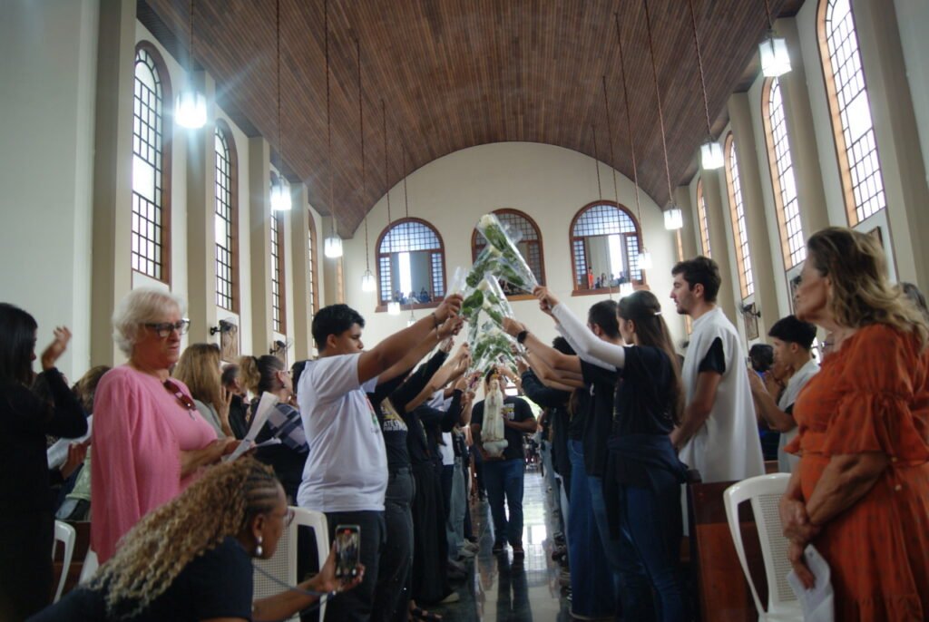 ‘Sejam sinal de esperança’, exorta Dom Odilo a jovens peregrinos na Região Lapa - Jornal O São Paulo