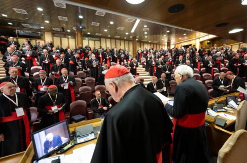 Todos cardeais eleitores votam no Conclave, mesmo com limite de 120 superado - Jornal O São Paulo
