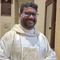 Padre Roberto Carlos Queiroz Moura