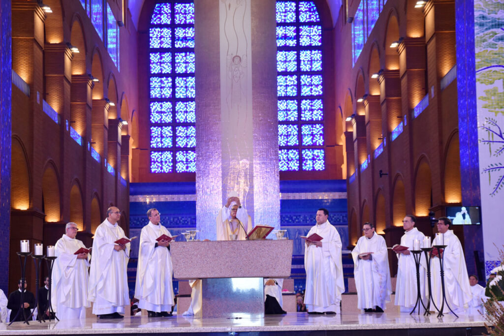 Na ‘Casa da Mãe’, peregrinos da Arquidiocese reanimam a esperança e rezam pelo Conclave - Jornal O São Paulo
