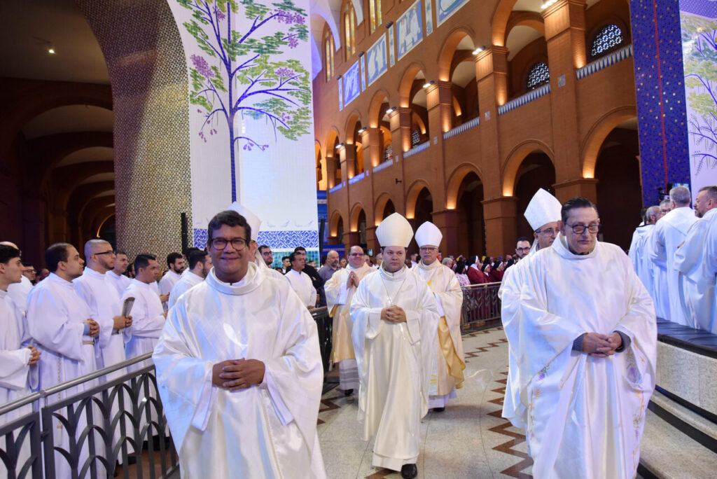 Na ‘Casa da Mãe’, peregrinos da Arquidiocese reanimam a esperança e rezam pelo Conclave - Jornal O São Paulo
