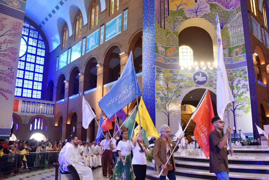 Na ‘Casa da Mãe’, peregrinos da Arquidiocese reanimam a esperança e rezam pelo Conclave - Jornal O São Paulo