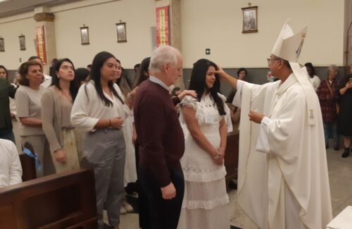Dom Rogério preside missa com Crismas em paróquias na Sé - Jornal O São Paulo