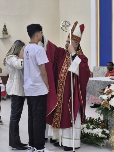 Belém: Dom Cícero preside missas com Crismas e apresenta padre no Belém - Jornal O São Paulo