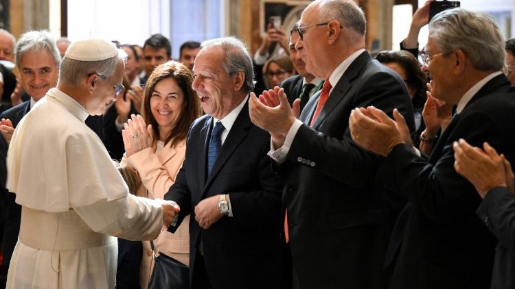 ‘Recomendo-vos dar a palavra aos pobres’, diz Leão XIV em reflexão sobre a Doutrina Social da Igreja - Jornal O São Paulo