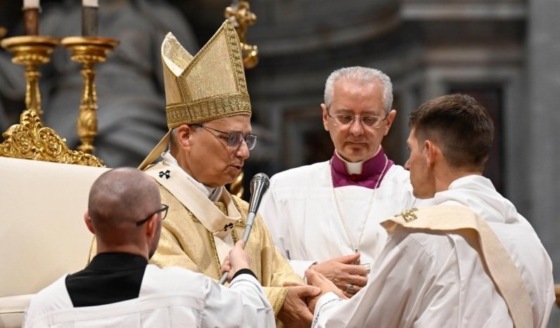 Papa: a identidade do padre depende da união com Cristo, Sumo e Eterno Sacerdote - Jornal O São Paulo