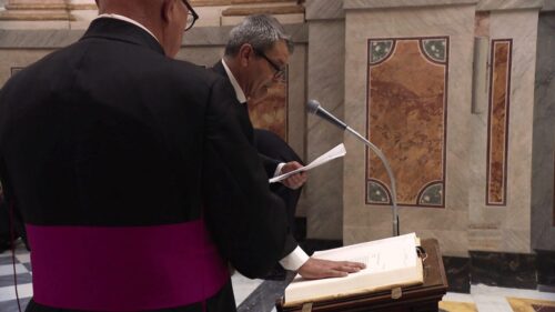 Funcionários e assistentes no Conclave prestam juramento - Jornal O São Paulo