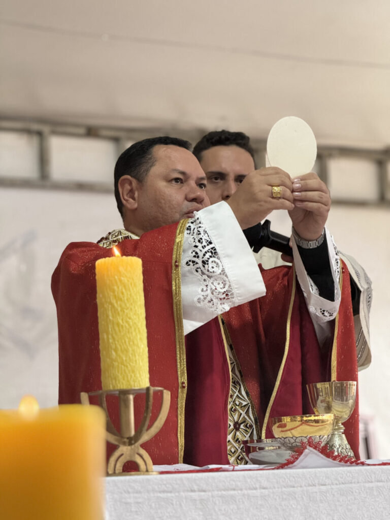 Dom Cícero a crismandos: ‘Não tenham vergonha de dizer que são católicos’ - Jornal O São Paulo