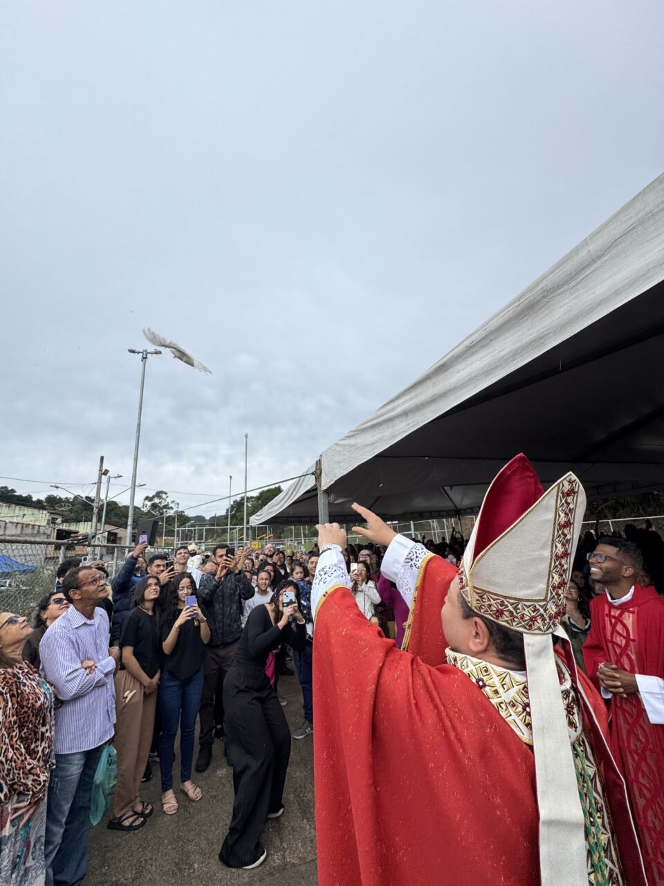 Dom Cícero a crismandos: ‘Não tenham vergonha de dizer que são católicos’ - Jornal O São Paulo
