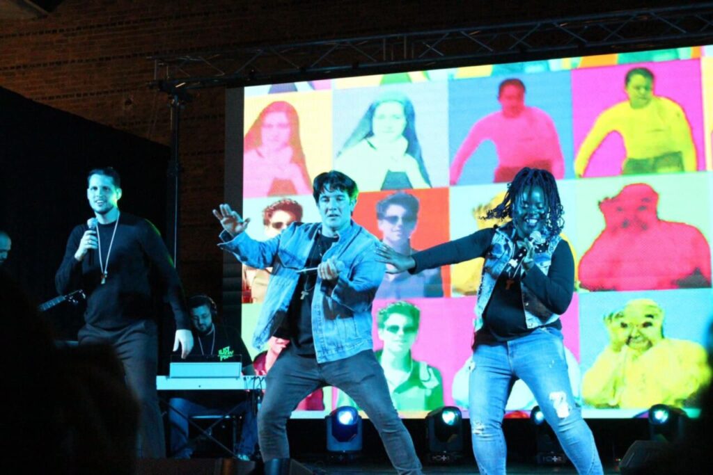 Com arte e testemunho de vida, jovens brasileiros evangelizam em Nova York - Jornal O São Paulo