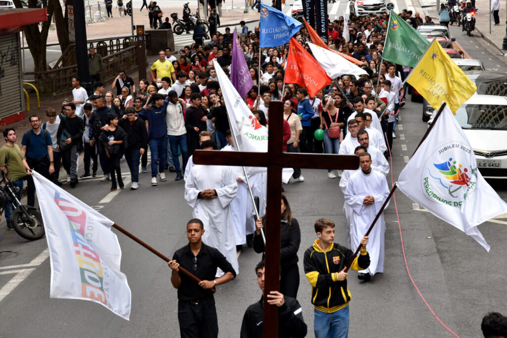 Em Pentecostes, jovens peregrinam animados pelo ‘Divino Amigo’  - Jornal O São Paulo