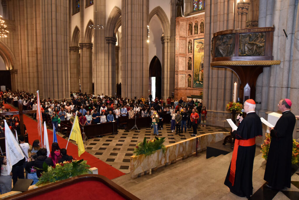 Em Pentecostes, jovens peregrinam animados pelo ‘Divino Amigo’  - Jornal O São Paulo