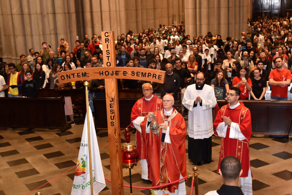 Em Pentecostes, jovens peregrinam animados pelo ‘Divino Amigo’  - Jornal O São Paulo