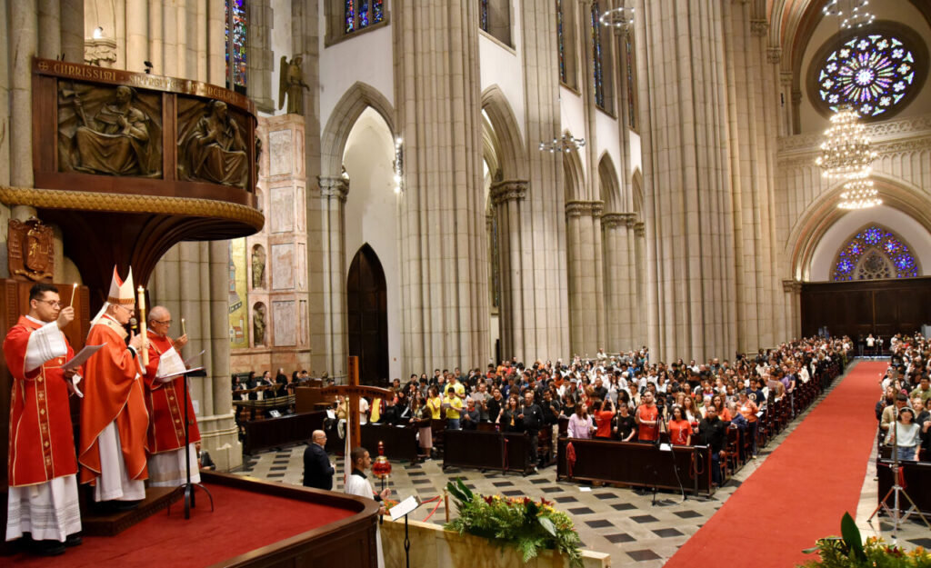 Em Pentecostes, jovens peregrinam animados pelo ‘Divino Amigo’  - Jornal O São Paulo