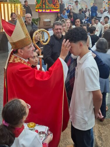 Dom Carlos Lema preside missa com crismas no Santuário São Judas Tadeu - Jornal O São Paulo