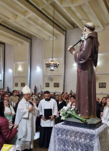 Na Barra Funda, fiéis celebram o padroeiro Santo Antônio - Jornal O São Paulo
