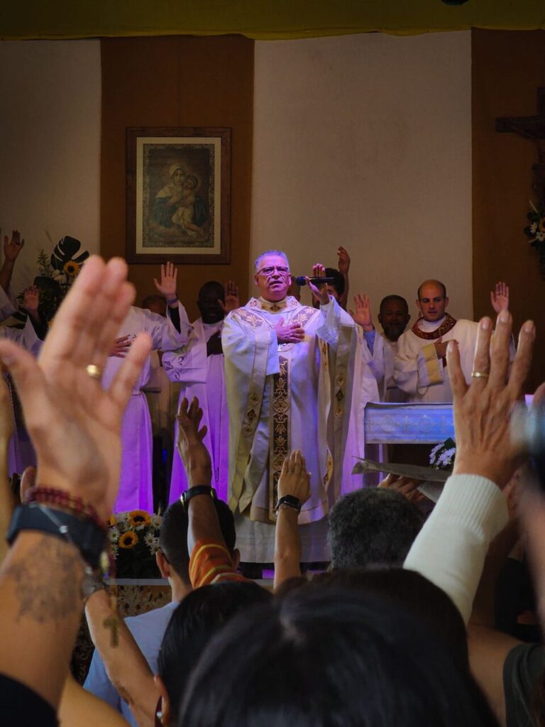 Dom Carlos: ‘Não podemos adorar Jesus no altar e desprezá-Lo nos pobres’  - Jornal O São Paulo