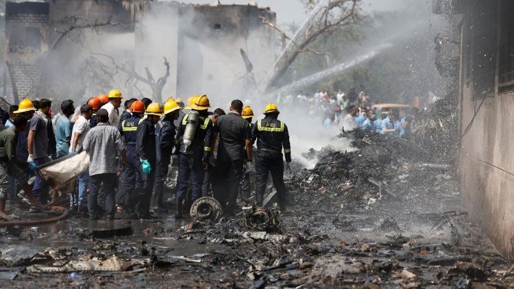 Papa Leão XIV manifesta pesar pelas vítimas do acidente aéreo na Índia - Jornal O São Paulo