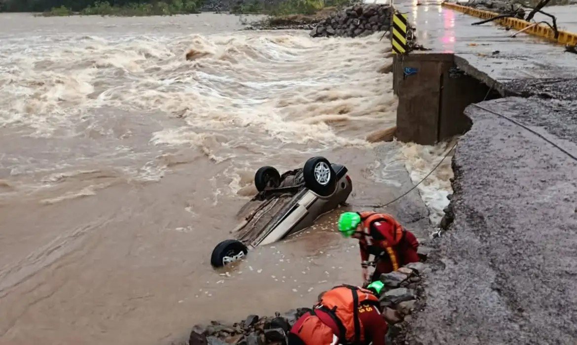 Quase 7,3 mil pessoas deixaram suas casas no RS por causa das chuvas - Jornal O São Paulo