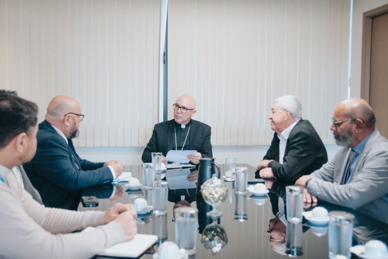 Associação de Pais e Amigos dos Excepcionais (APAE) busca apoio da CNBB diante de ameaça às escolas especializadas - Jornal O São Paulo