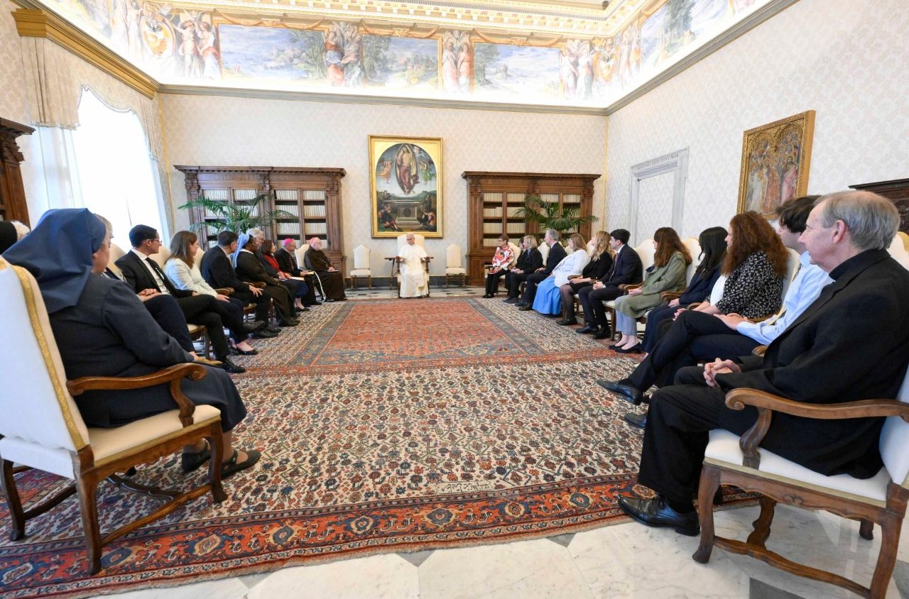 Comissão para a Tutela dos Menores em audiência com o Papa: seguir na missão - Jornal O São Paulo