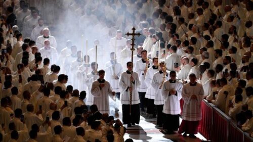 Papa: ‘Um sacerdote santo faz florescer, à sua volta, a santidade’ - Jornal O São Paulo