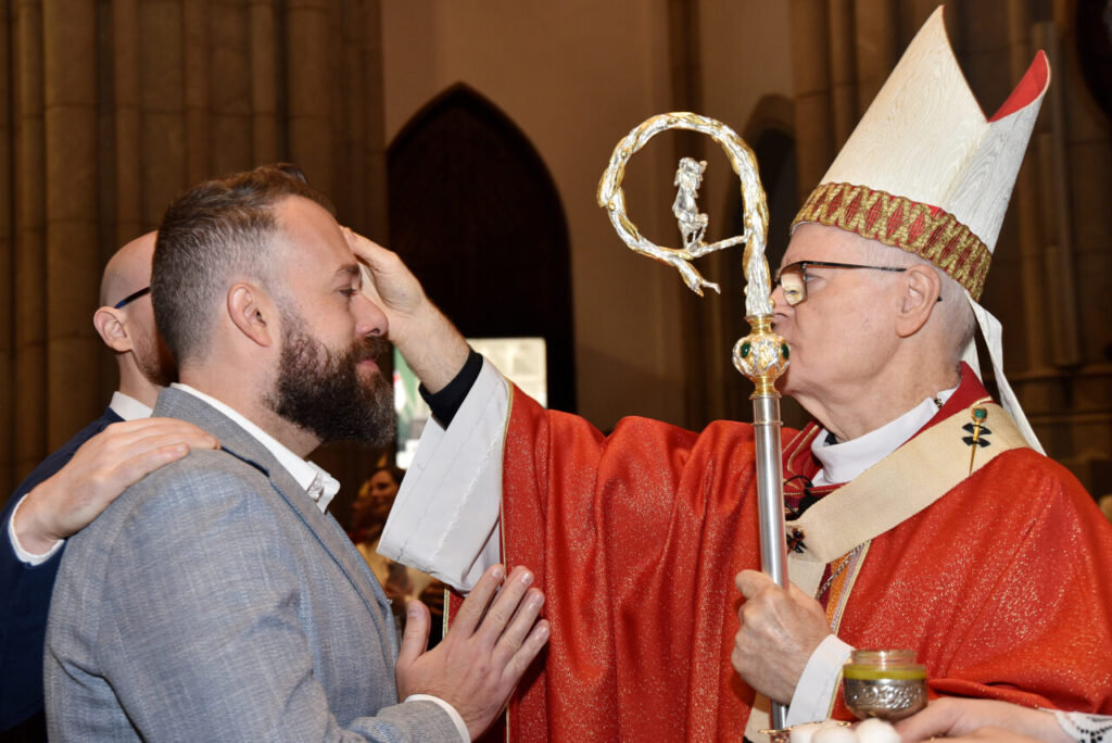320 adultos da Paróquia Nossa Senhora do Brasil são crismados pelo Cardeal Scherer - Jornal O São Paulo