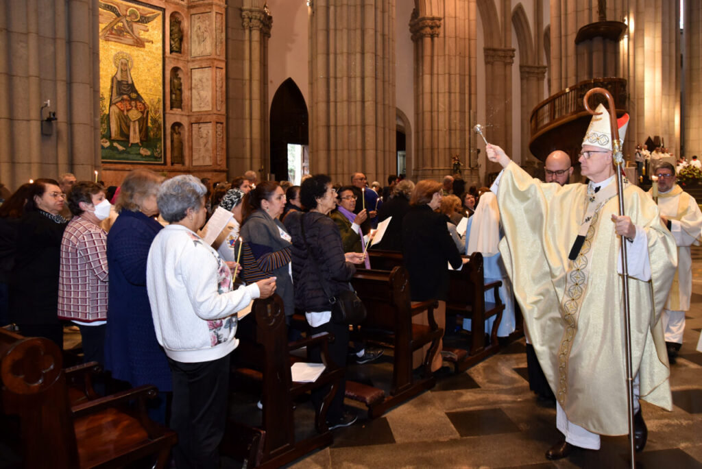 Agentes da Pastoral da Saúde peregrinam para reanimar a esperança e transmiti-la aos enfermos - Jornal O São Paulo
