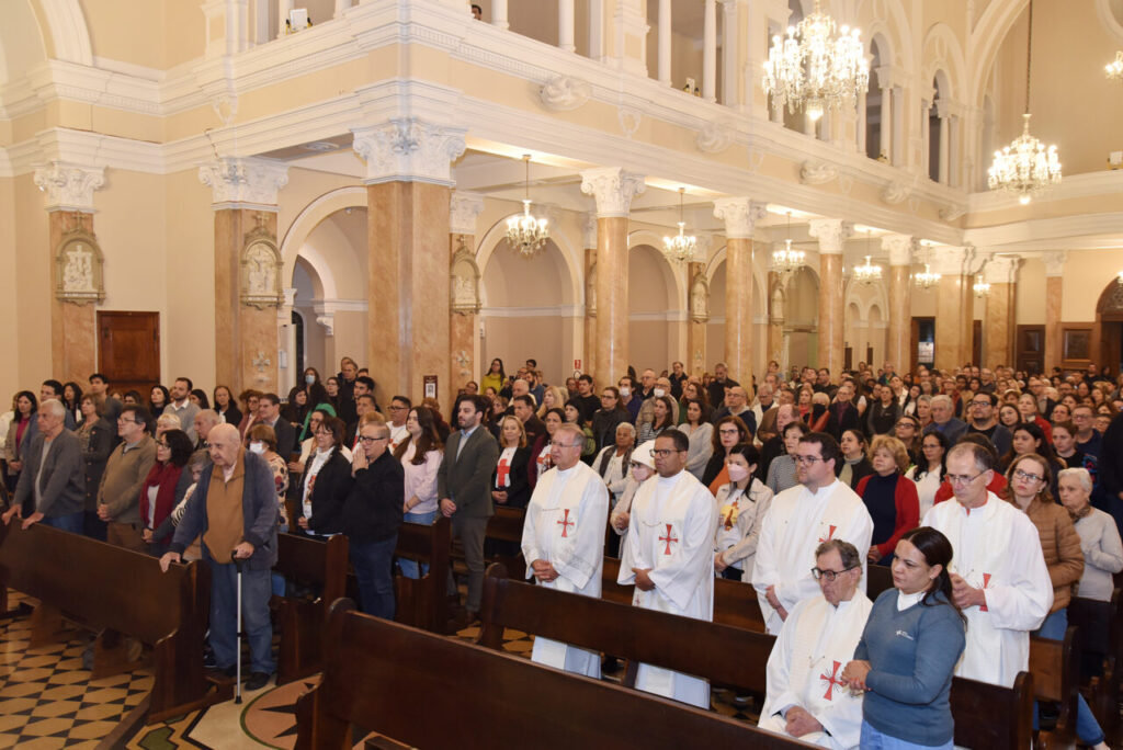 Camilianos e fiéis rendem graças a Deus pelos 450 anos da conversão de São Camilo de Lellis - Jornal O São Paulo