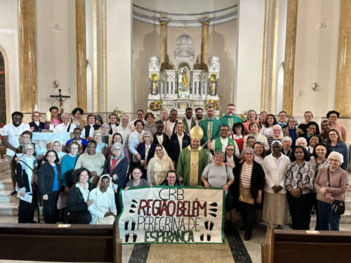 Belém: Religiosos consagrados fazem peregrinação jubilar e acolhem ‘Chama de Diamante’  - Jornal O São Paulo