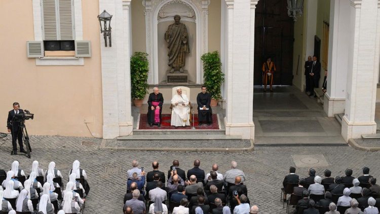 Leão XIV a religiosos: o amor de Deus pela humanidade é a realidade que os anima - Jornal O São Paulo