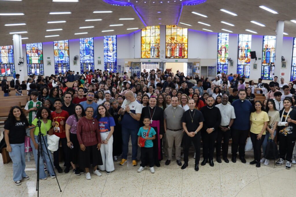 Jovens do Decanato Sant’Ana e São Joaquim se reúnem com Dom Cícero - Jornal O São Paulo