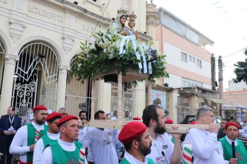 Fiéis lotam missas em festas de padroeiros e crismas na Sé - Jornal O São Paulo