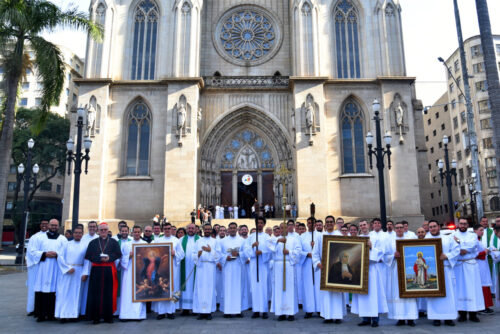 Animados na esperança, seminaristas e vocacionados peregrinam à Catedral da Sé - Jornal O São Paulo
