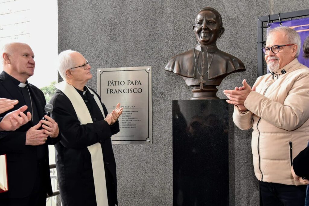 Câmara Municipal homenageia o Papa Francisco e expõe fotos dos pontífices no Brasil - Jornal O São Paulo