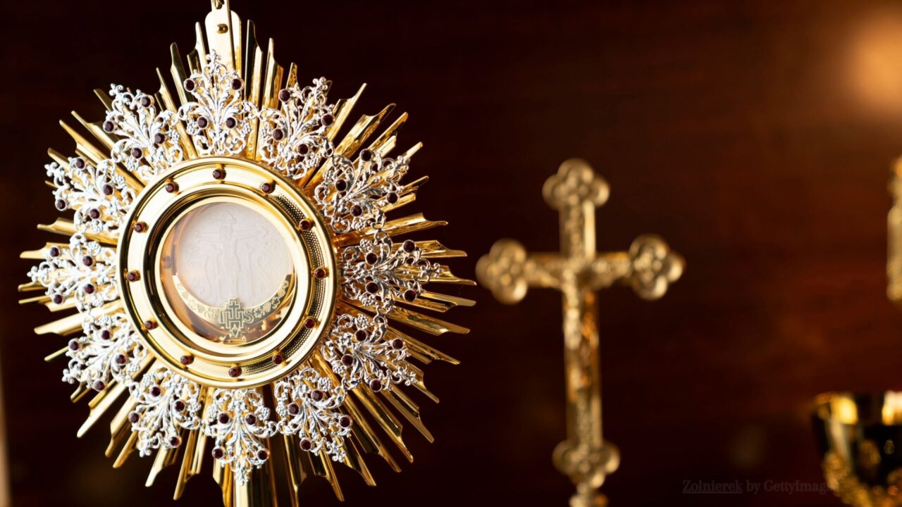 A adoração ao Santíssimo pode ocorrer sem a presença do padre?  - Jornal O São Paulo