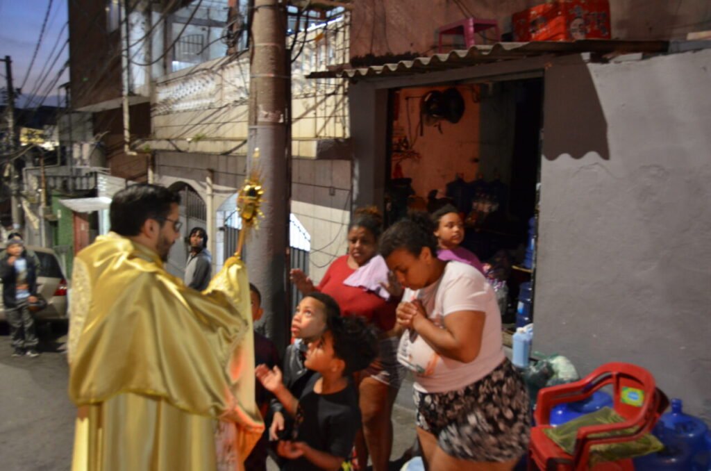 Cerco Eucarístico difunde a fé e a esperança na Paróquia Santa Ângela e São Serapião - Jornal O São Paulo