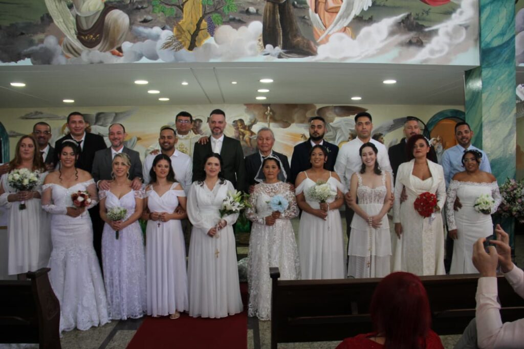 Na Lapa, semana é marcada por Crismas, encontro de secretárias e casamento comunitário - Jornal O São Paulo