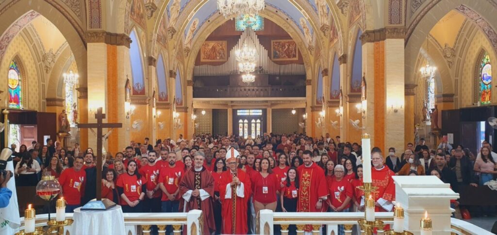 Na Lapa, semana é marcada por Crismas, encontro de secretárias e casamento comunitário - Jornal O São Paulo