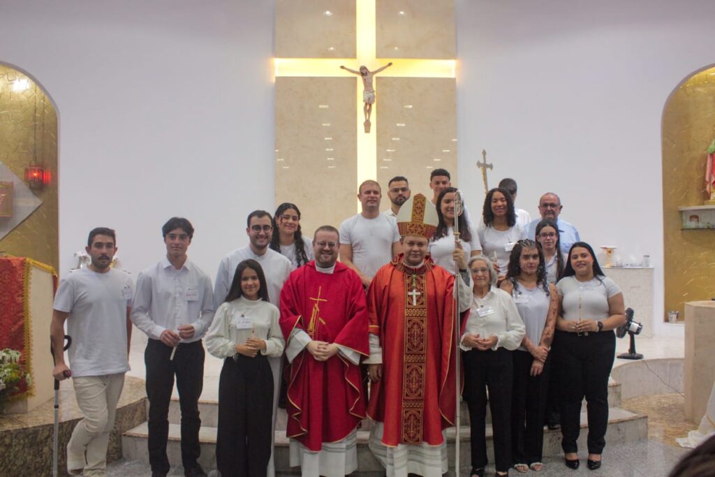 Dom Cícero preside missas com Crismas em 3 paróquias da Região Belém - Jornal O São Paulo